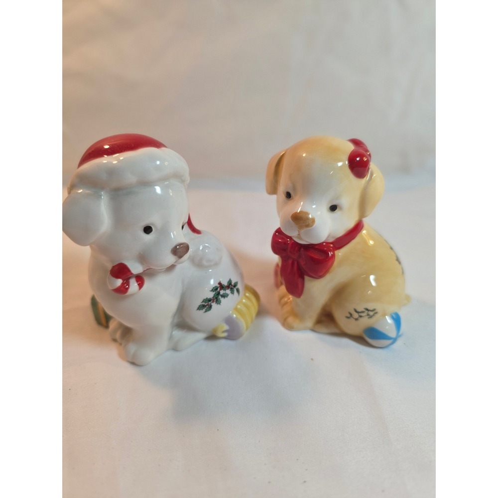 Spode Christmas Tree Puppy Dog Salt and Pepper Shaker Set Holiday Decor A17